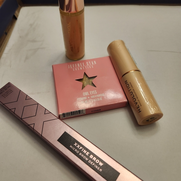 Makeup Bundle - Picture 2 of 6